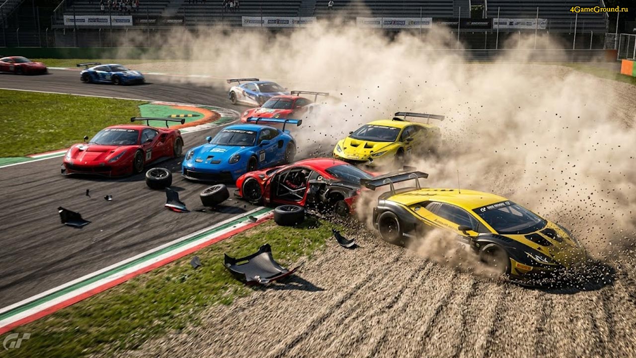 Авария в Gran Turismo 7 Массовая авария в первом повороте трассы Монца в Gran Turismo 7, спортивные автомобили вылетают с трассы в гравийную ловушку в клубах пыли